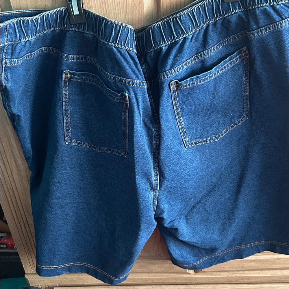 Pull-On Shorts - Picture 2 of 3